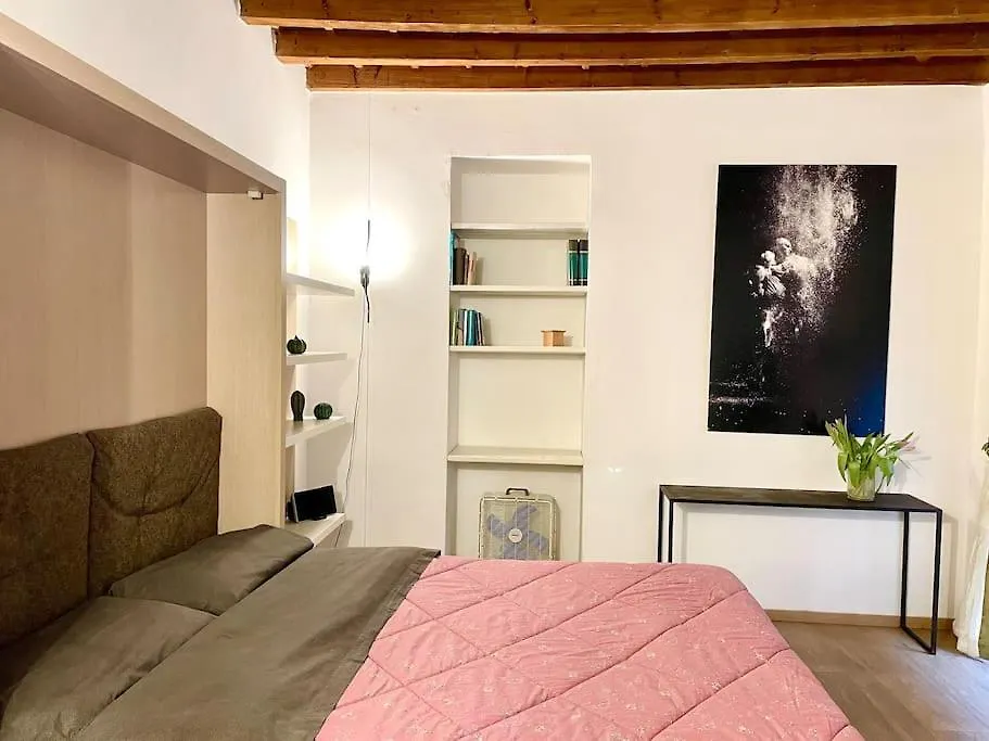 Design Studio Centro Storico Apartment Milan